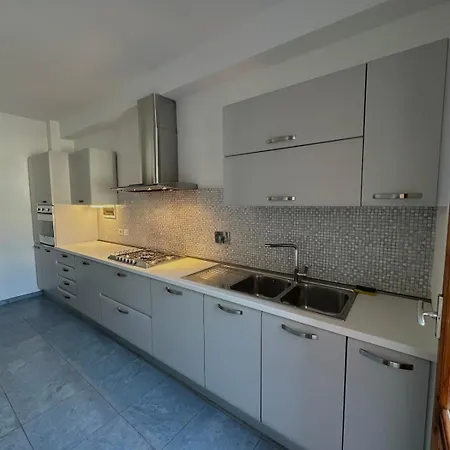 아파트 App Chiara- Mugello 3'-120 M2-garage Interno