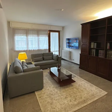 아파트 App Chiara- Mugello 3'-120 M2-garage Interno